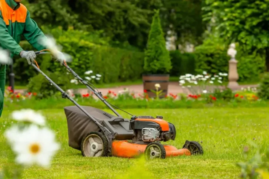 Quality Lawn Maintenance Martinsburg, WV Quality Lawn Maintenance Martinsburg, WV